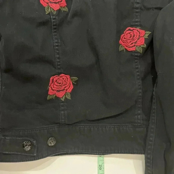 LuLaRoe Harvey Size XS Rose Floral Embroidered Jean Jacket Denim Western Boho - Picture 7 of 7